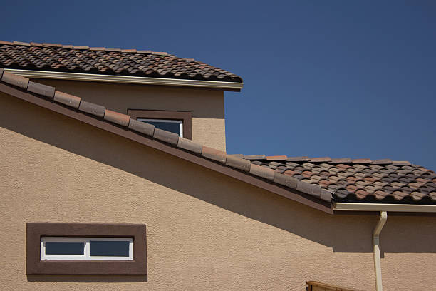 istock Suburban home roof shot 531012782