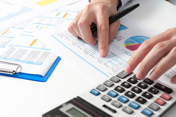 istock Businessman show analyzing report, business performance concept 531021135