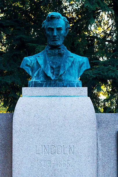 Photo of Lincoln statue in Olso