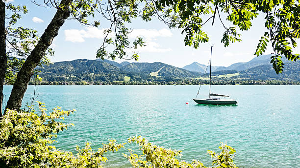 テーゲルン湖 - lake lake tegernsee tegernsee mountain ストックフォトと画像