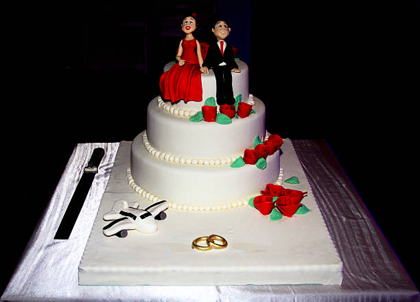 istock Engaged Couple on wedding cake 531045759