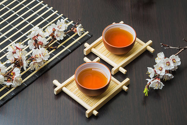 service à thé chinois avec fleurs printanières - kettle foods photos et images de collection