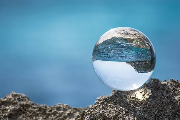 glassball al mar mediterráneo - clear thinking fotografías e imágenes de stock