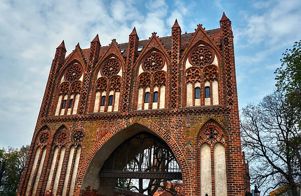 istock Medieval fortification of the city gate 531053748