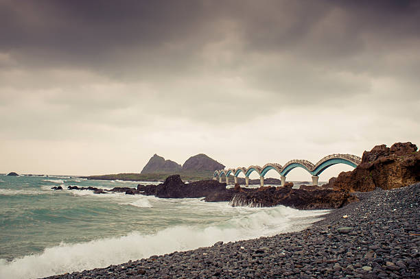 Sansiantai com a ponte de Taitung - foto de acervo