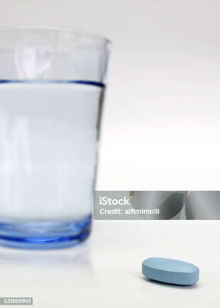 Asprin Pill And Glass Of Water Stock Photo - Download Image Now - 2015, Acetylsalicylic Acid, Addiction