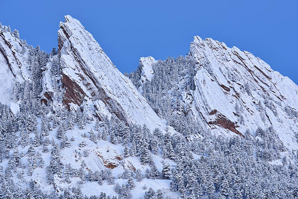 flatirons śniegu flokowanych - flocked zdjęcia i obrazy z banku zdjęć