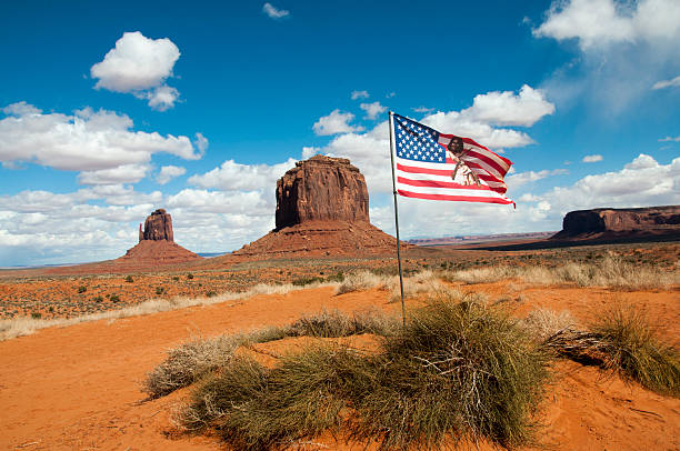 Photo taken at the famous road to Monument Valley Tribal Park, Arizona.