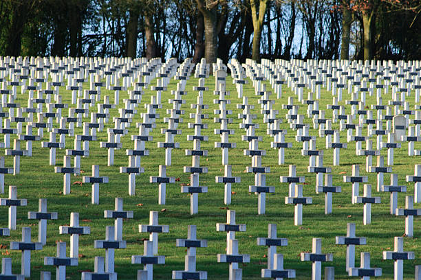 cementerio de la primera guerra mundial en francia vimy la targette - flanders war grave war memorial fotografías e imágenes de stock