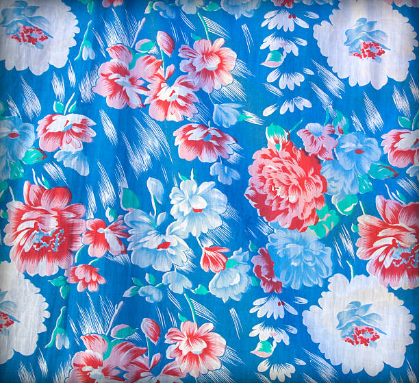 istock Chintz flowers wallpaper texture 531086927