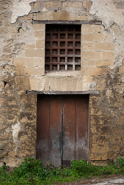 istock Ruin italian window and door 531098699