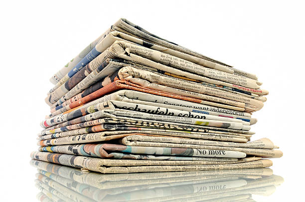 journaux gratuits - newspaper the media newspaper headline communication photos et images de collection