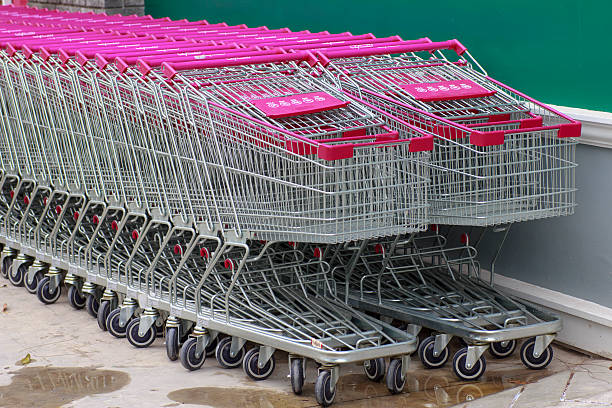 istock market trolley - Stock Image 531118385