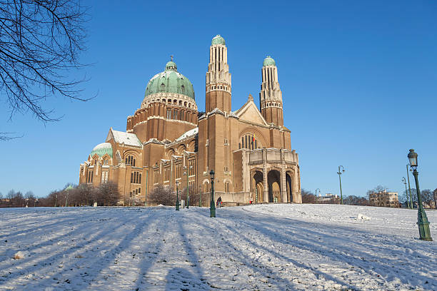 basilika vom heiligen herzen, brüssel - brussels basilica stock-fotos und bilder