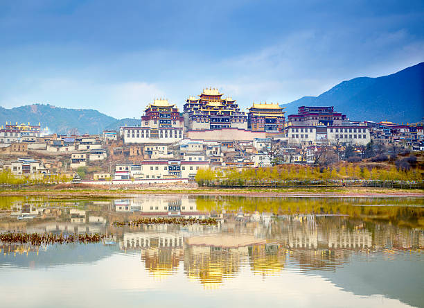 istock Landscape with tibetan monastery and lake 531129333