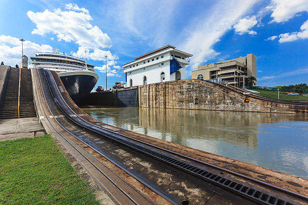 パナマ運河 - containerisation ストックフォトと画像
