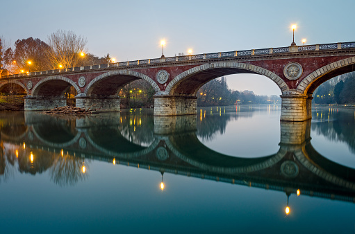 Turín (Torino), Ponte Isabella y el río Po photo
