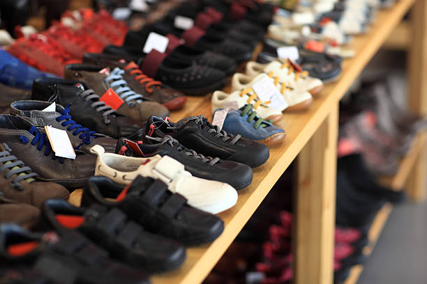 istock Men's shoes on the shelf 531166355
