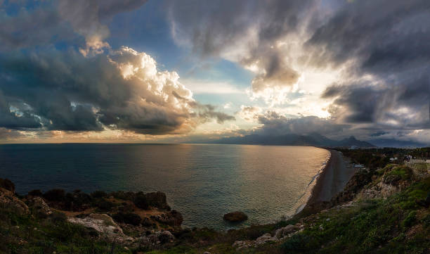 antalya konyaaltı beac - white cliffs foto e immagini stock