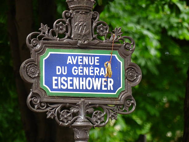 パリプレートヂ rue 、avenue du 一般アイゼンハワー - street name sign ストックフォトと画像