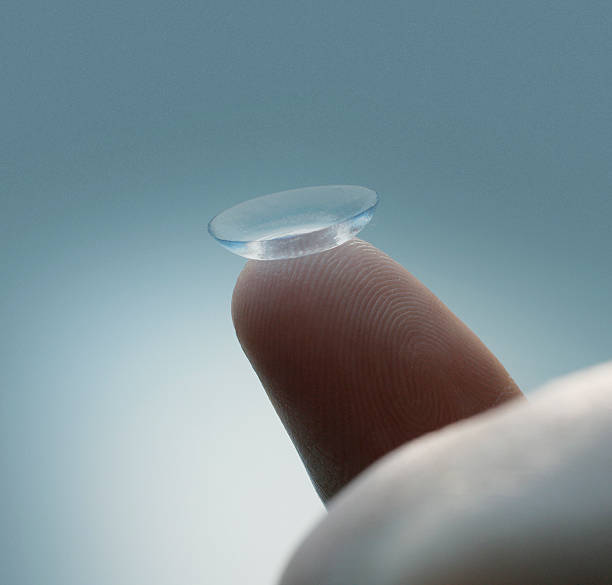 istock CONTACT LENS ON FINGER 531184395