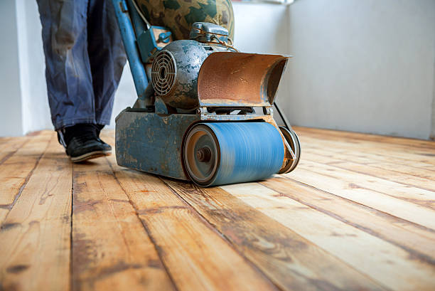 istock home renovation, parquet sanding, polishing 531186778