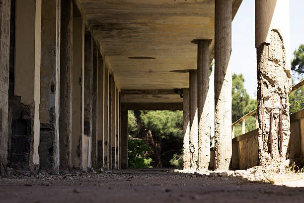 abandonados ruínas hospital na síria - qunaitira - fotografias e filmes do acervo