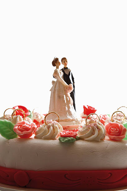 istock Wedding cake topper with bride and groom 531212017
