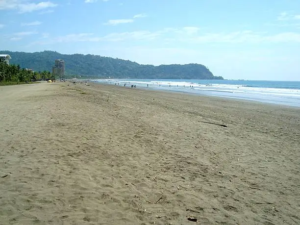 Long stretch of sandy beach on the Pacific ocean - Jacò, Costa Rica
