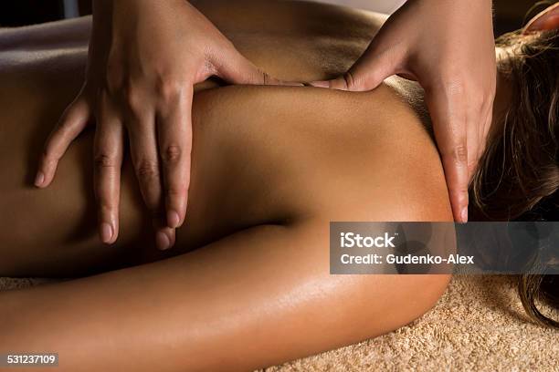 Medizinische Massage Nahaufnahme Stockfoto und mehr Bilder von Massieren - Massieren, Tiefe, Gewebe