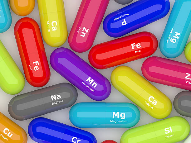 pills with multi minerals lying on table - multi vitamine stockfoto's en -beelden