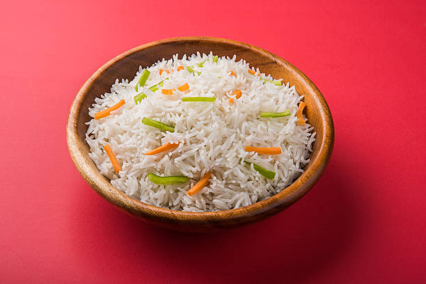 gotowane biały ryżu basmati z marchwi i capsicum polewy - asia asian culture basmati rice bowl zdjęcia i obrazy z banku zdjęć