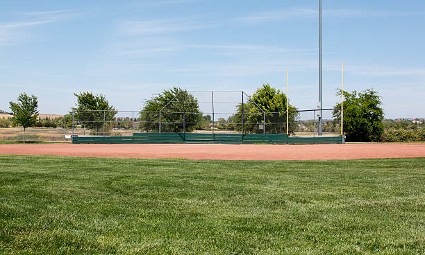 little league baseball field - baseball dirt softball baseball diamond stock-fotos und bilder