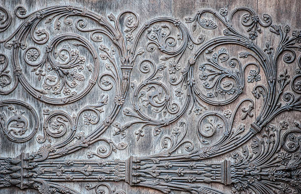 l'extérieur de l'hôtel avec décorations-notre-dame, paris, france - xième siècle photos et images de collection