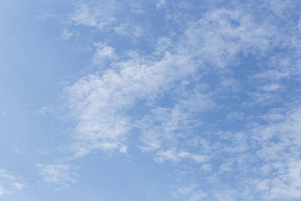 céu azul e nuvens blackground - pie in the sky - fotografias e filmes do acervo
