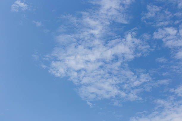 céu azul e nuvens blackground - pie in the sky - fotografias e filmes do acervo