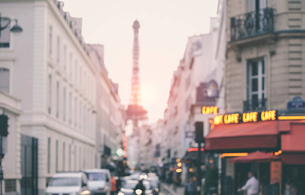 zaburzenia tle. paryskiej ulicy z wieży eiffla w perspektywa (francja) - france restaurant cafe french culture zdjęcia i obrazy z banku zdjęć