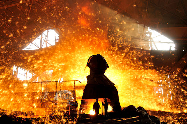 la plancha de agua - foundry industry iron melting fotografías e imágenes de stock