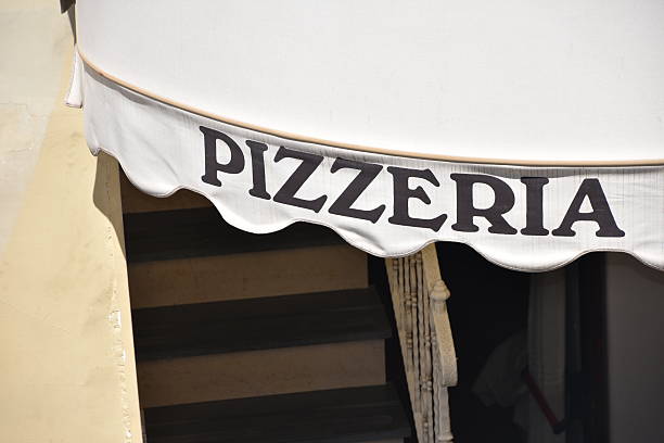 istock Italian pizzeria 531264952