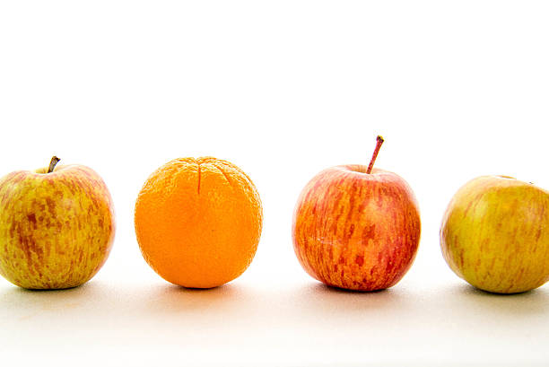 istock line of apples with one orange 531281273