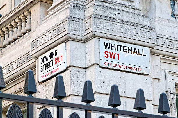 rua downing placa cidade de westminster, londres, reino unido - editorial building exterior built structure travel destinations - fotografias e filmes do acervo