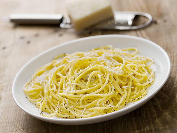 rustic italian pepe e cacio pepper with cheese spaghetti close up of rustic italian pepe e cacio pepper with cheese spaghetti pecorino romano stock pictures, royalty-free photos & images