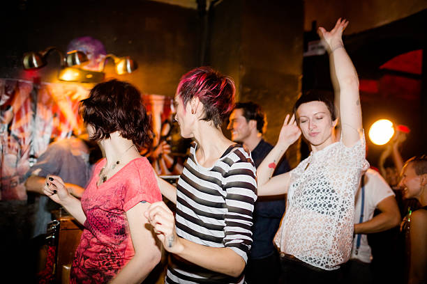 若い人々でダンスパーティ - party dj nightclub party nightlife ストックフォトと画像