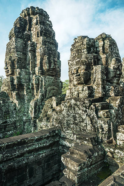 kamień twarzy angkor thom, kambodża - bayon phrom zdjęcia i obrazy z banku zdjęć