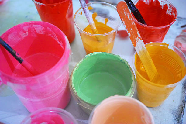 핑크 버처 오랑주 레드 아크릴 페인트 및 브러쉬는 - paintbrush paint paint can drop 뉴스 사진 이미지