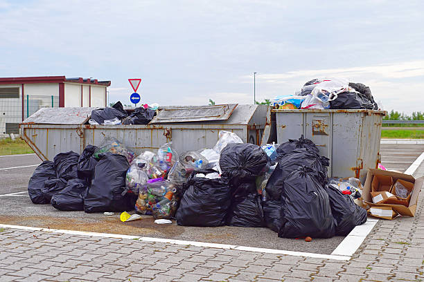 Garbage problems Overflow of garbage litter and empty trash can overflowing dumpster stock pictures, royalty-free photos & images