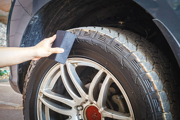 istock Man's hand holding a sponge to clean tires 531398586