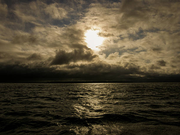 tempête au-dessus du lac leech - leech photos et images de collection