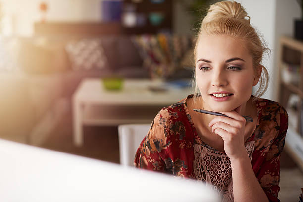 jovem mulher a trabalhar em casa criativa - hair bun hairstyle beautiful looking imagens e fotografias de stock