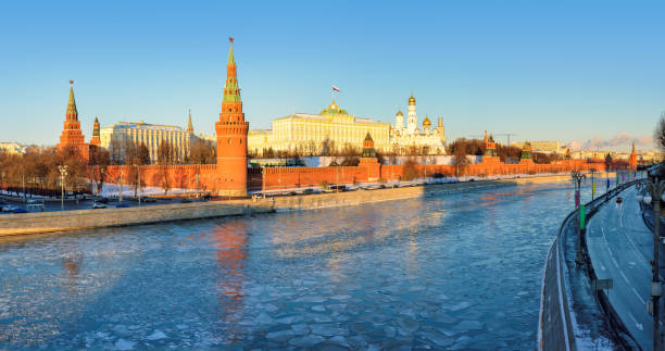 istock Panorama, Winter Kremlin on Moscow river, Russia 531414003